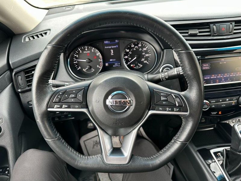 2018 Nissan Rogue SVImage 2