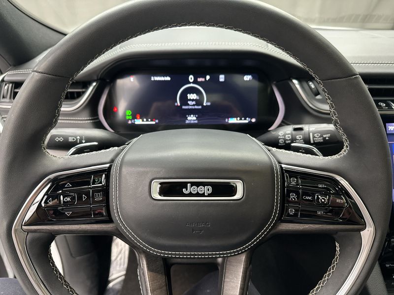 Used 2023 Jeep Grand Cherokee OverlandImage 7