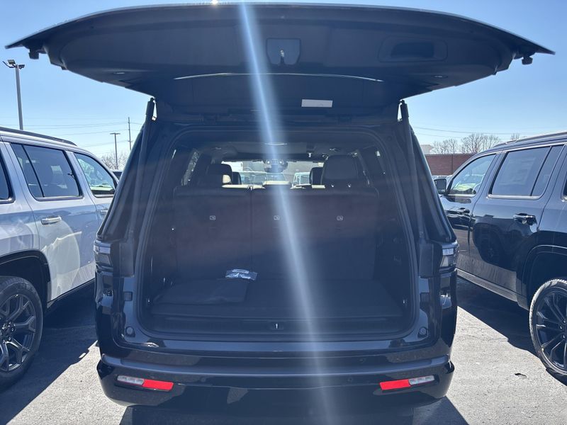 2026 Jeep Grand Wagoneer Limited Reserve 4x4Image 9