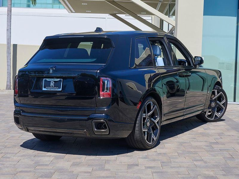 New 2027 Rolls-Royce Cullinan Black BadgeImage 2