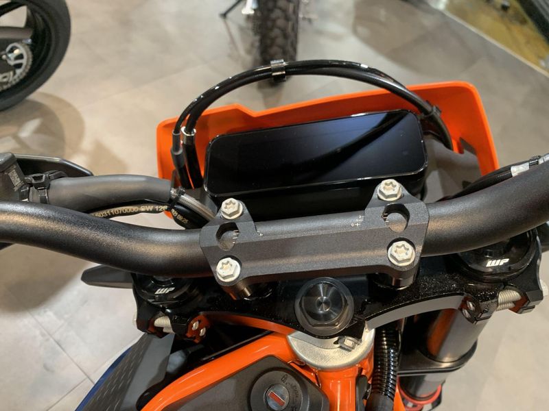 New 2026 KTM 690 SMC R Image 18