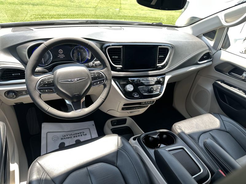 2022 Chrysler Pacifica Touring LImage 19