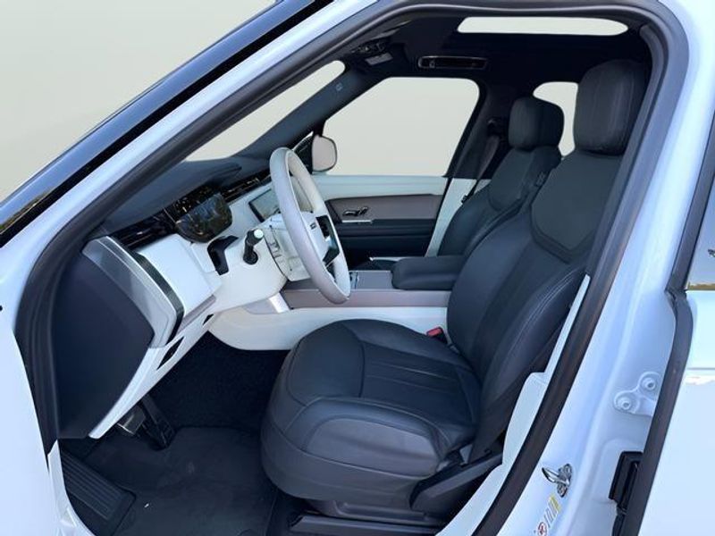 Used 2023 Land Rover Range Rover SE
