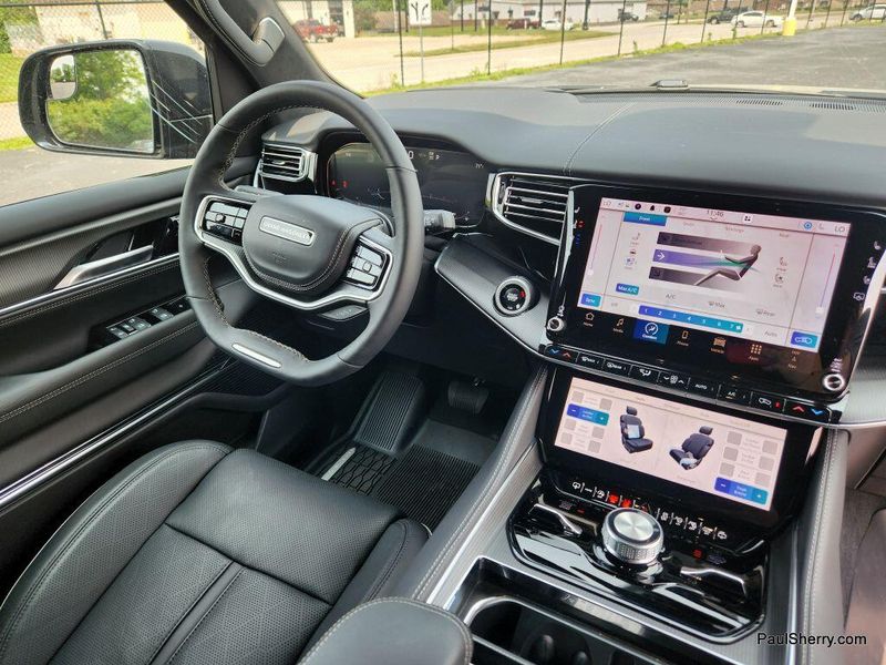2024 Jeep Grand Grand Wagoneer Wagoneer L Obsidian 4x4Image 32
