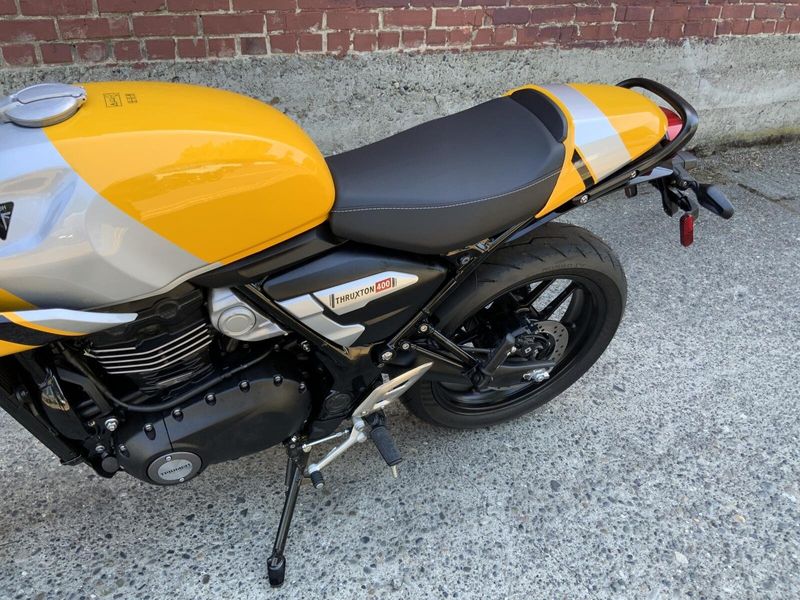 2026 Triumph THRUXTON 400
