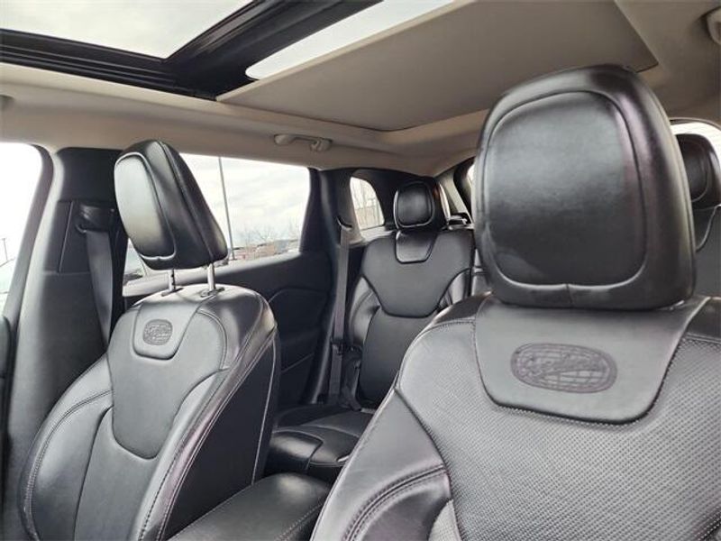 2016 Jeep Cherokee OverlandImage 21