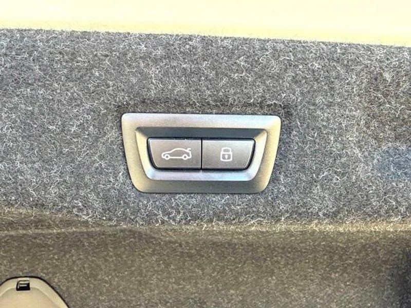 Used 2025 BMW i5 xDrive40Image 16