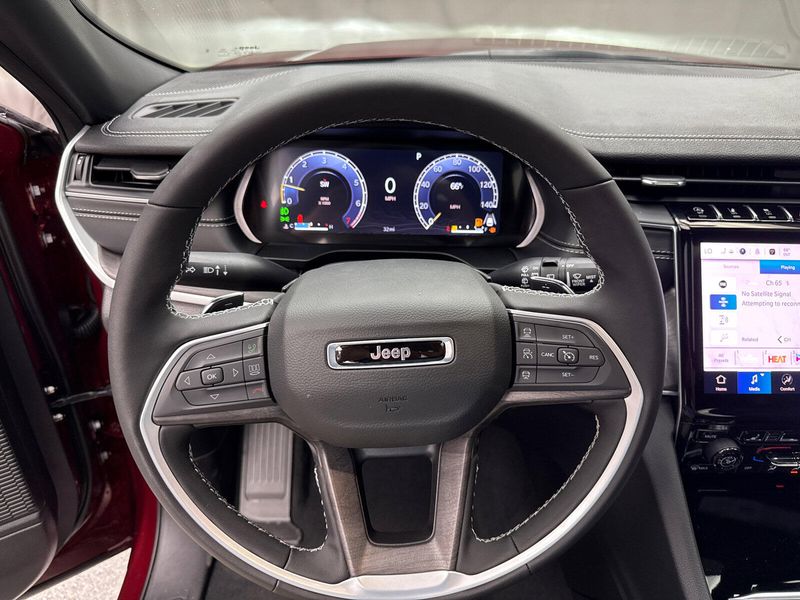 New 2025 Jeep Grand Cherokee Limited 4x4Image 10