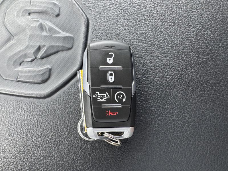 New 2025 RAM 1500 LaramieImage 30
