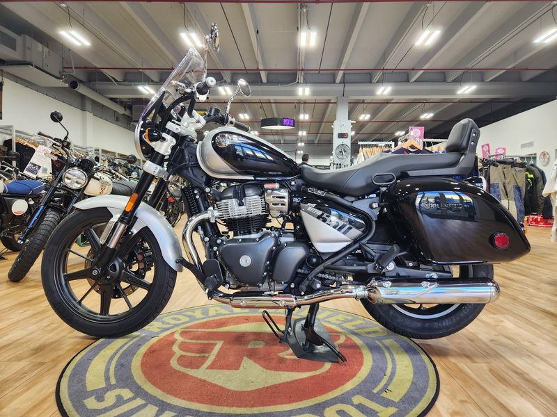 2024 Royal Enfield SUPER METEOR  in a INTERSTELLAR GREY exterior color. Royal Enfield Motorcycles of Miami (786) 845-0052 remotorcyclesofmiami.com 
