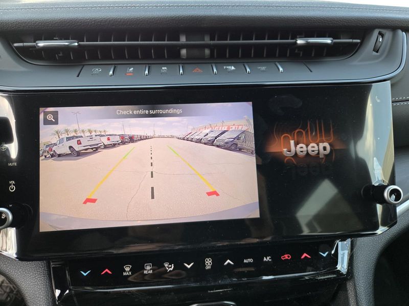 New 2026 Jeep Grand Cherokee L Laredo Altitude 4x2