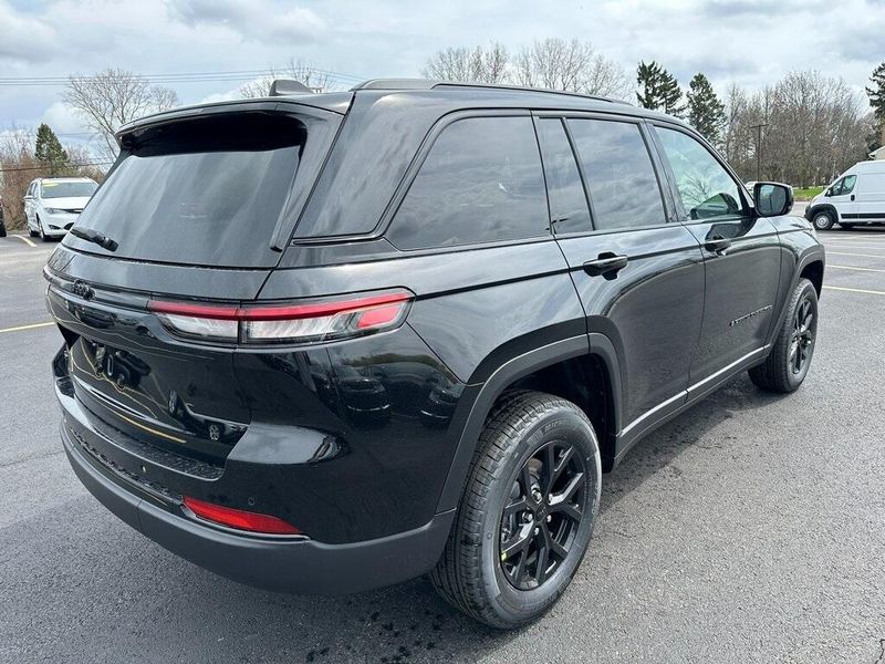 2025 Jeep Grand Cherokee Altitude X 4x4Image 8