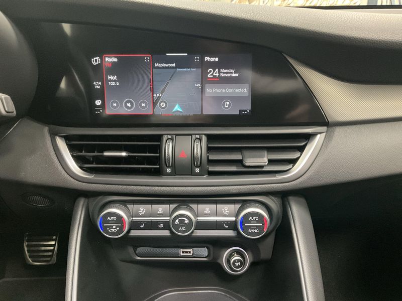 New 2025 Alfa Romeo Giulia AwdImage 14