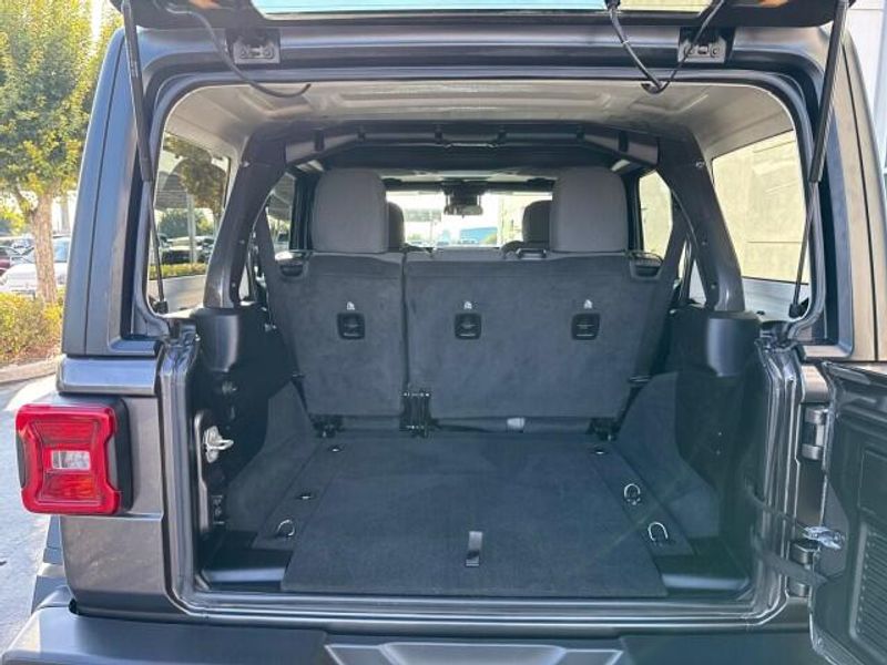 2024 Jeep Wrangler Rubicon photo 21