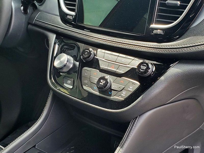 New 2025 Chrysler Pacifica LimitedImage 22