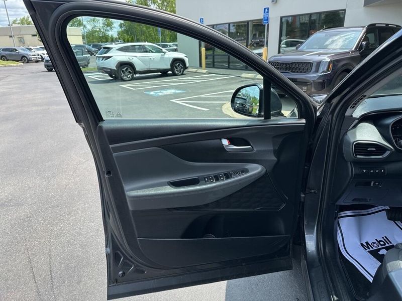 Used 2023 Hyundai Santa Fe SELImage 23