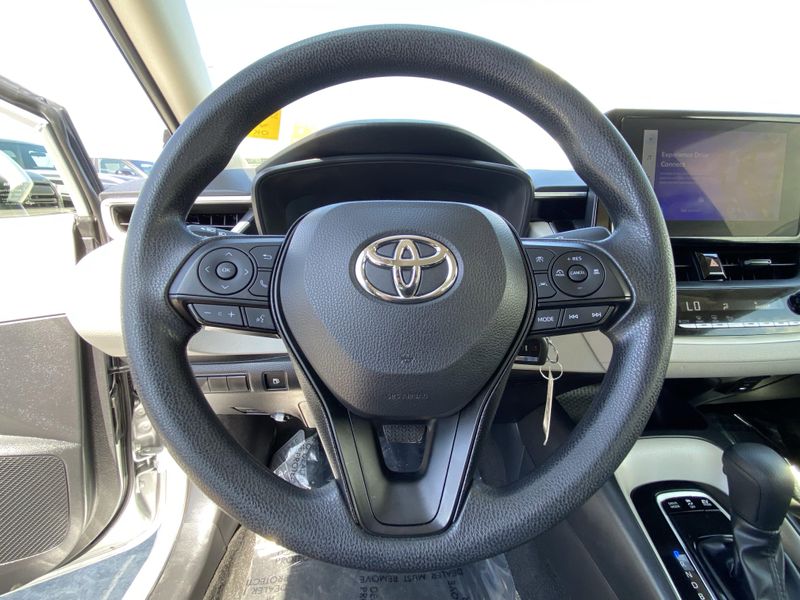 Used 2025 Toyota Corolla LEImage 26
