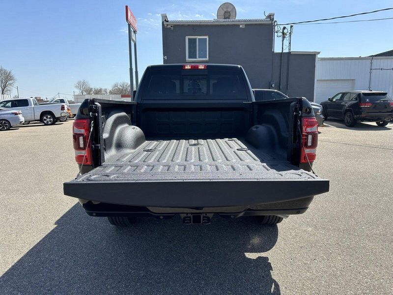 2024 RAM 3500 LaramieImage 8