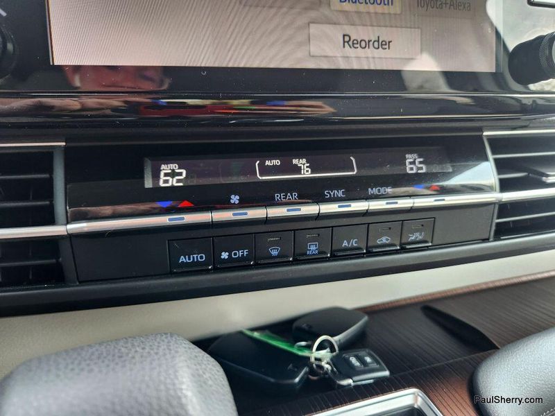 2022 Toyota Sienna Hybrid LEImage 55