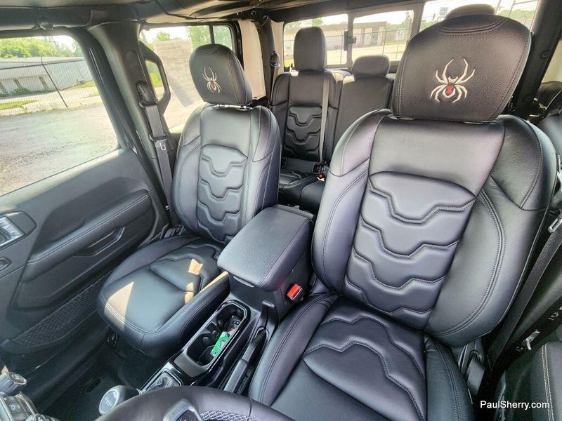 2022 Jeep Gladiator OverlandImage 2