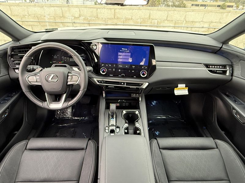 2025 Lexus RX Image 26