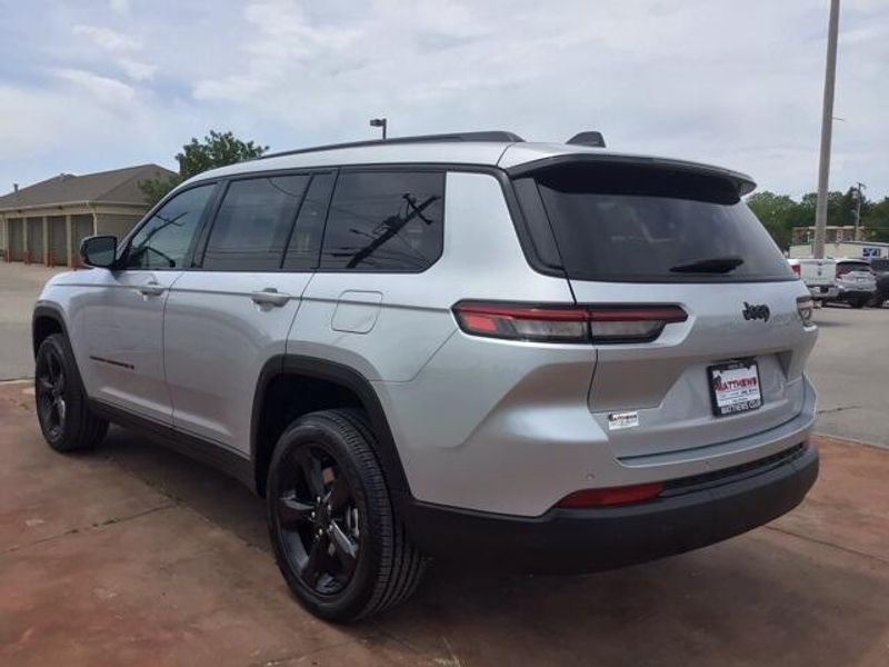 2025 Jeep Grand Cherokee L Altitude 4x2Image 3
