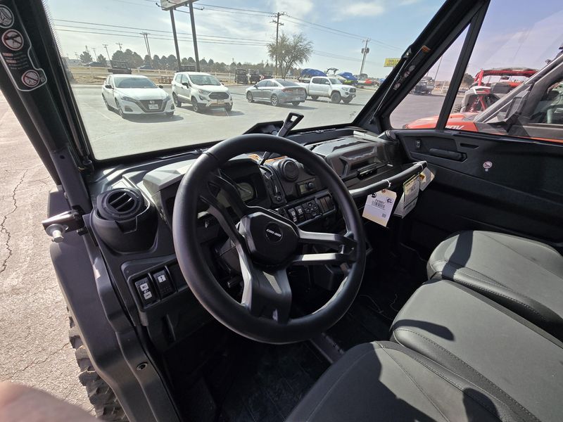 2025 Can-Am DEFENDER MAX LIMITED CAB HD10 WILDLAND CAMOImage 9