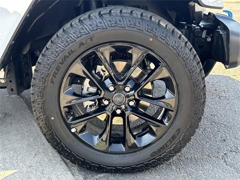 2024 Jeep Wrangler Sahara 4xe photo 10