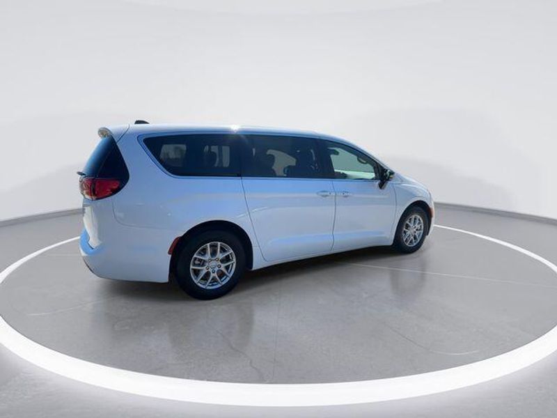 New 2026 Chrysler Voyager LxImage 8