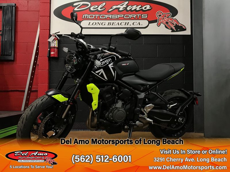 2024 Triumph TRIDENT 660  in a JET BLACK/TRIUMPH RACING YELLOW exterior color. Del Amo Motorsports of Long Beach (562) 362-3160 delamomotorsports.com 