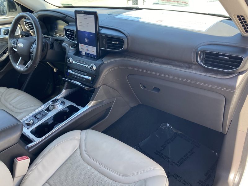 2020 Ford Explorer PlatinumImage 11