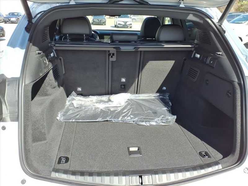 New 2026 Alfa Romeo Stelvio AwdImage 9