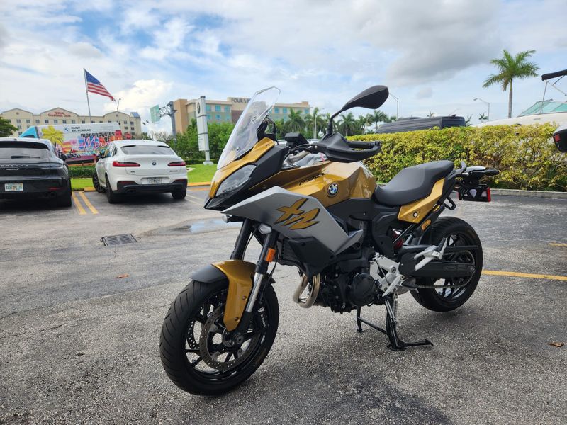 2021 BMW F 900 XR Image 4