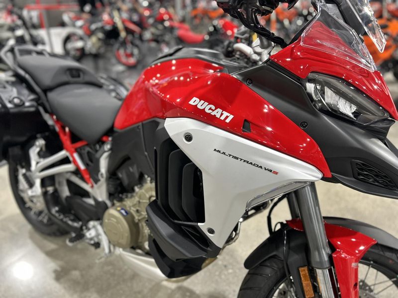 New 2024 Ducati MULTISTRADA V4 S TRAVEL & RADAR SPOKED WHEELS - DEMO Image 3