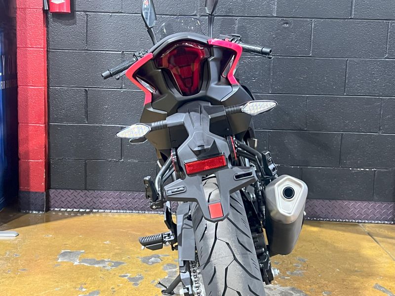 2025 CFMOTO 300SS Image 14