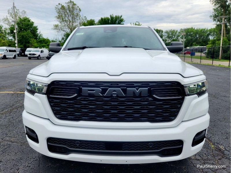 New 2026 RAM 1500 Express Crew Cab 4x4 5'7' Box