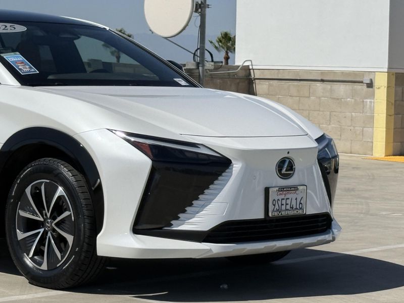 Used 2025 Lexus RZ 300e PremiumImage 3