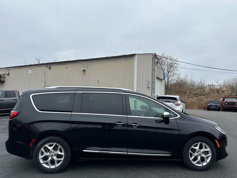 2020 Chrysler Pacifica LimitedImage 13