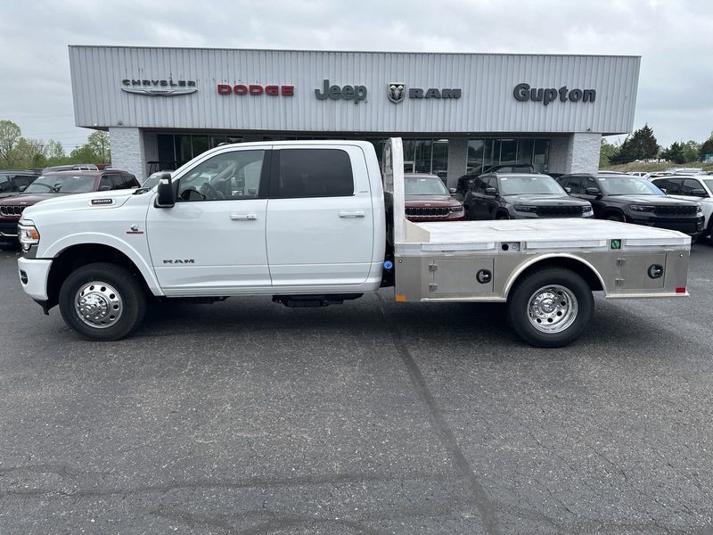 2024 RAM 3500 Laramie Crew Cab Chassis 4x4 60