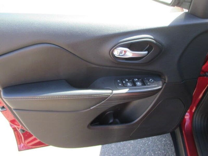 Used 2015 Jeep Cherokee LimitedImage 18