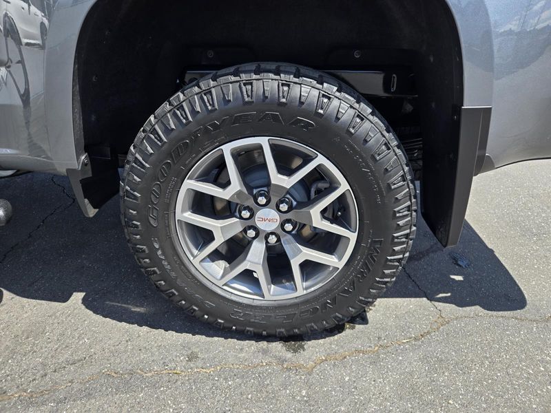 Used 2022 GMC Canyon 4WD Crew Cab 128 AT4 w/Leather