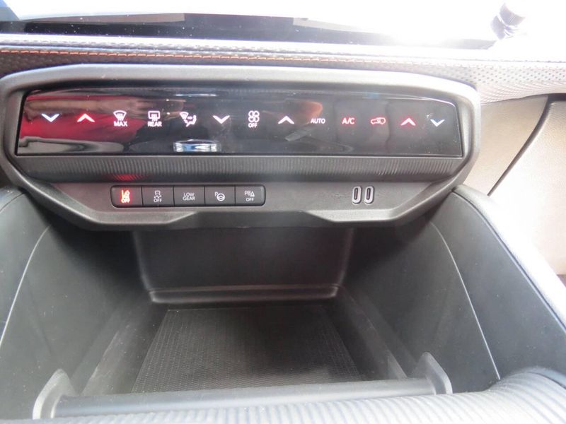 New 2026 Jeep Cherokee Overland 4x4Image 11
