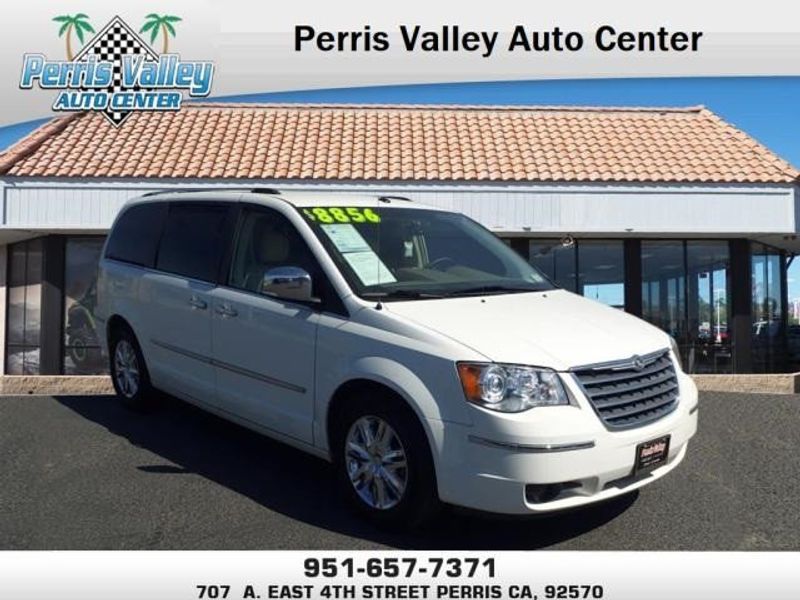 2008 Chrysler Town & Country LimitedImage 1