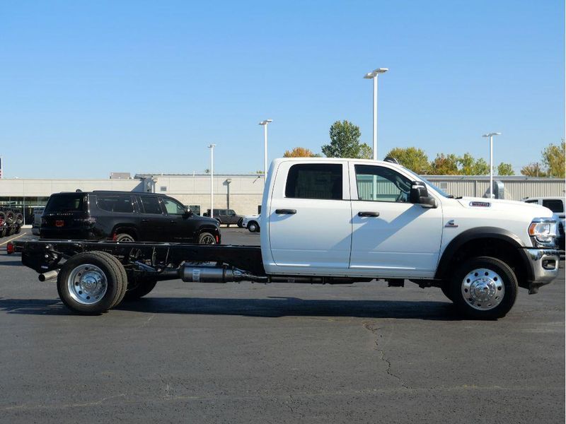 2024 RAM 5500 Tradesman Chassis Crew Cab 4x4 84