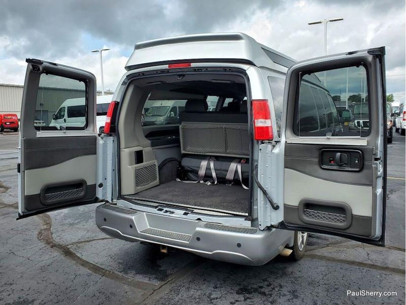 2022 GMC Savana Cargo Image 14
