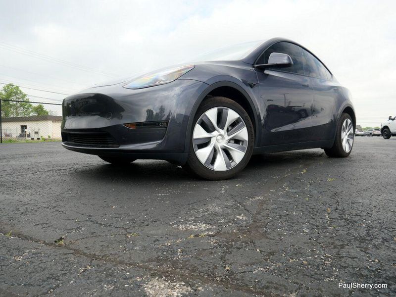 2024 Tesla Model Y Long RangeImage 13