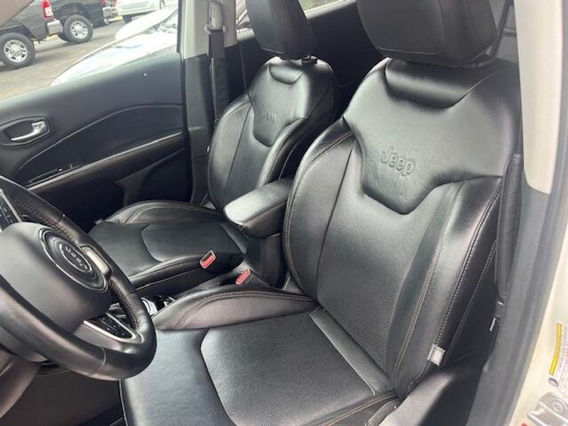 Used 2018 Jeep Compass Image 12
