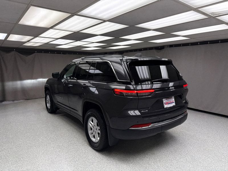 New 2025 Jeep Grand Cherokee Laredo 4x4Image 2
