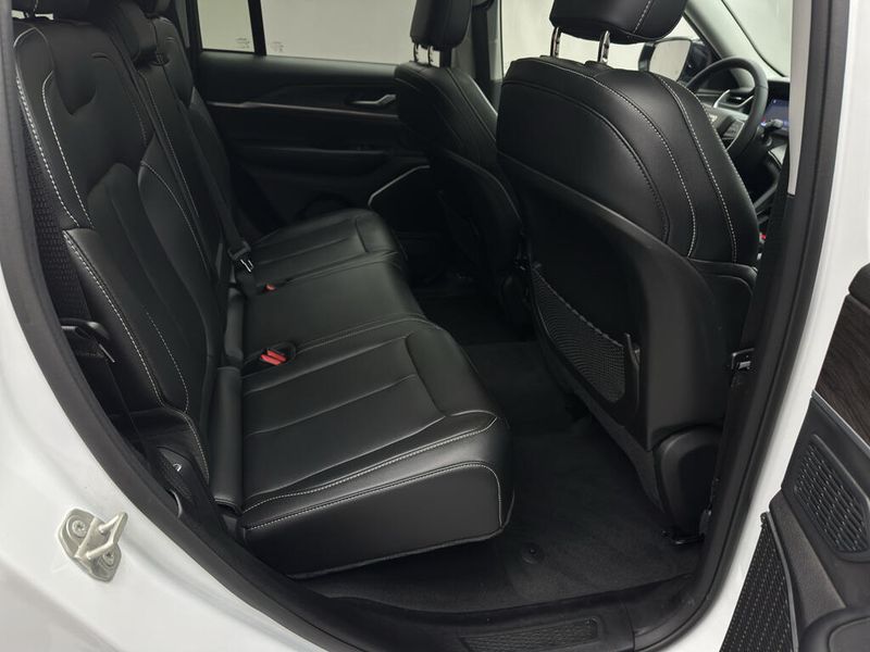 Used 2023 Jeep Grand Cherokee LimitedImage 16