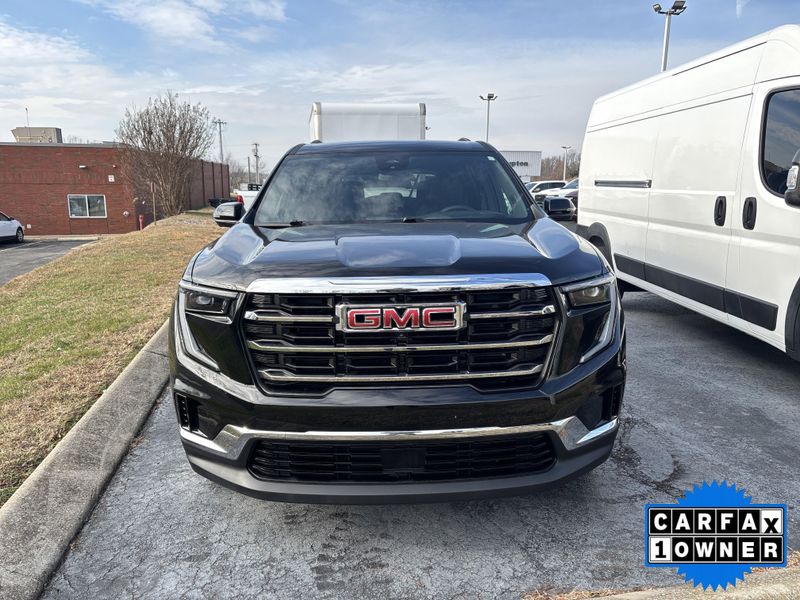 Used 2025 GMC Acadia FWD ElevationImage 2